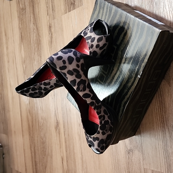 Moda Spana Plebe Platform Peep-Toe Heels, Size 11 - Picture 3 of 14